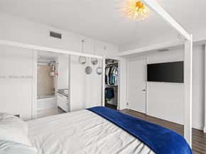 185 SW 7th St 2702, Miami FL 33130