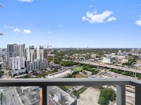 185 SW 7th St 2702, Miami FL 33130