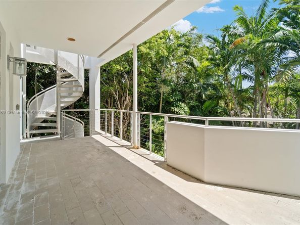 5625 N Bay Rd, Miami Beach FL 33140