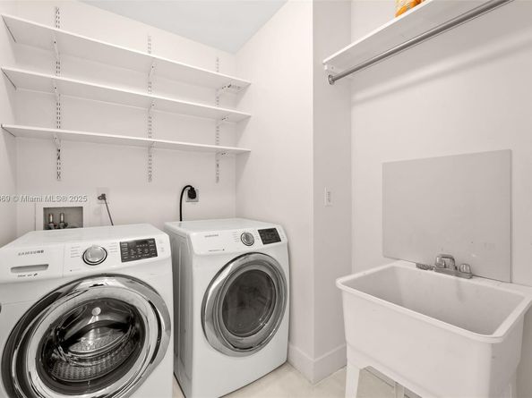 5625 N Bay Rd, Miami Beach FL 33140