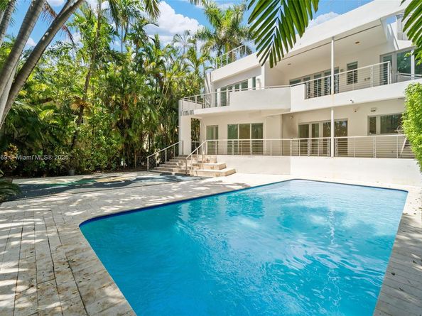 5625 N Bay Rd, Miami Beach FL 33140