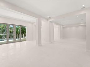 5625 N Bay Rd, Miami Beach FL 33140