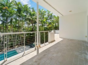 5625 N Bay Rd, Miami Beach FL 33140
