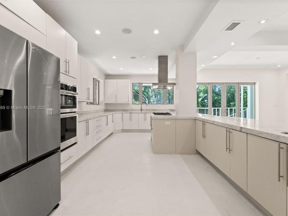 5625 N Bay Rd, Miami Beach FL 33140