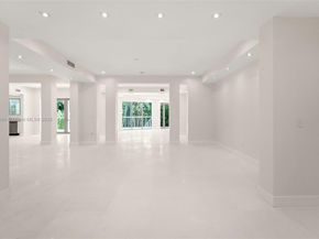 5625 N Bay Rd, Miami Beach FL 33140