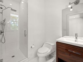 5625 N Bay Rd, Miami Beach FL 33140