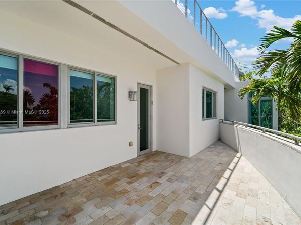 5625 N Bay Rd, Miami Beach FL 33140