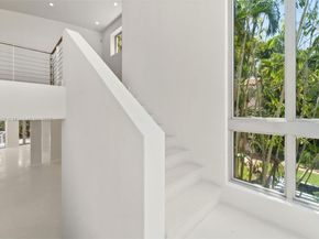 5625 N Bay Rd, Miami Beach FL 33140