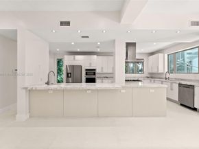 5625 N Bay Rd, Miami Beach FL 33140