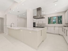 5625 N Bay Rd, Miami Beach FL 33140