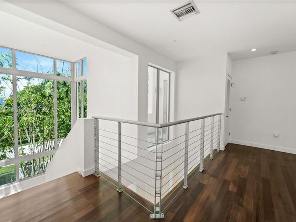 5625 N Bay Rd, Miami Beach FL 33140