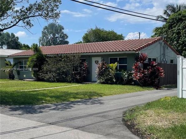 1909-1911 Mayo St, Hollywood FL 33020