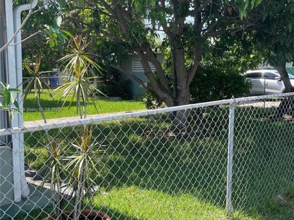 1909-1911 Mayo St, Hollywood FL 33020