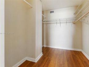 110 Lake Emerald Dr 404, Oakland Park FL 33309