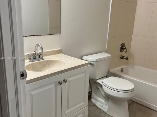 6115 NW 186th St 202, Hialeah FL 33015