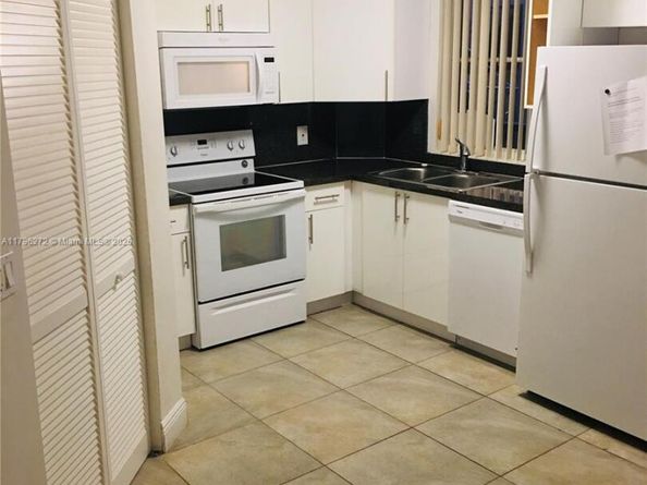 6115 NW 186th St 202, Hialeah FL 33015