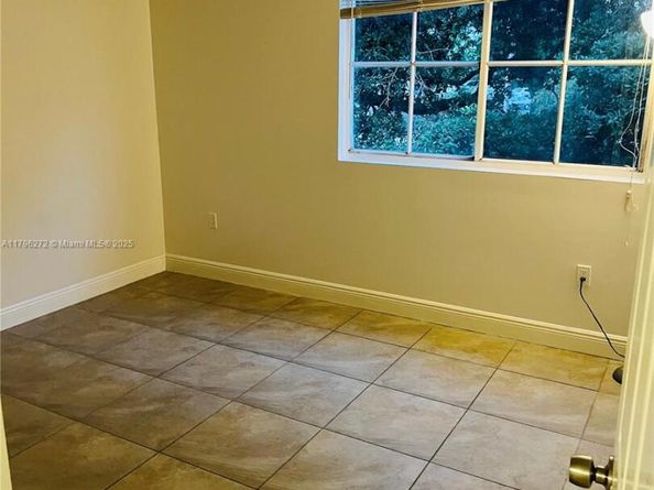 6115 NW 186th St 202, Hialeah FL 33015