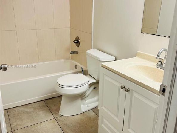 6115 NW 186th St 202, Hialeah FL 33015
