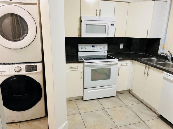 6115 NW 186th St 202, Hialeah FL 33015