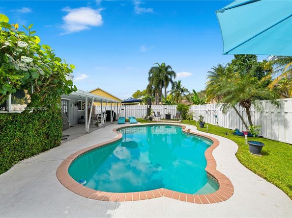 11741 NW 43rd Pl, Sunrise FL 33323