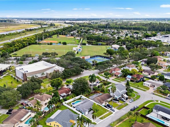 11741 NW 43rd Pl, Sunrise FL 33323