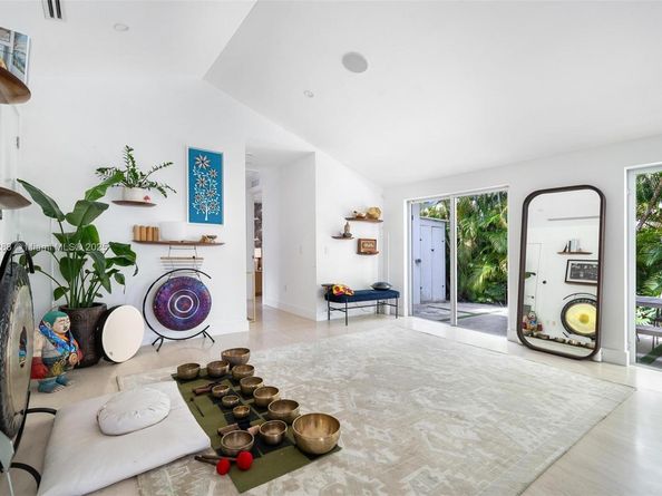 520 E Dilido Dr, Miami Beach FL 33139
