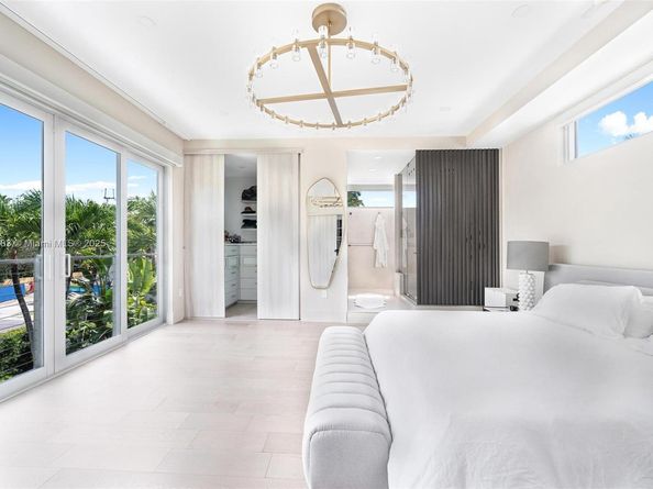 520 E Dilido Dr, Miami Beach FL 33139