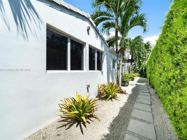 520 E Dilido Dr, Miami Beach FL 33139