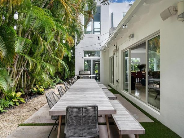 520 E Dilido Dr, Miami Beach FL 33139