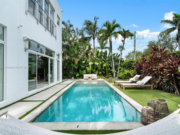 520 E Dilido Dr, Miami Beach FL 33139