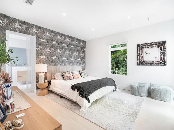 520 E Dilido Dr, Miami Beach FL 33139