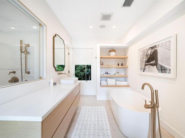 520 E Dilido Dr, Miami Beach FL 33139