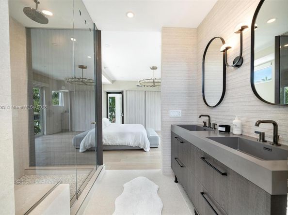 520 E Dilido Dr, Miami Beach FL 33139
