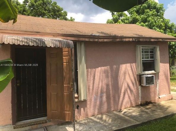 8044 NW 1st Pl, Miami FL 33150