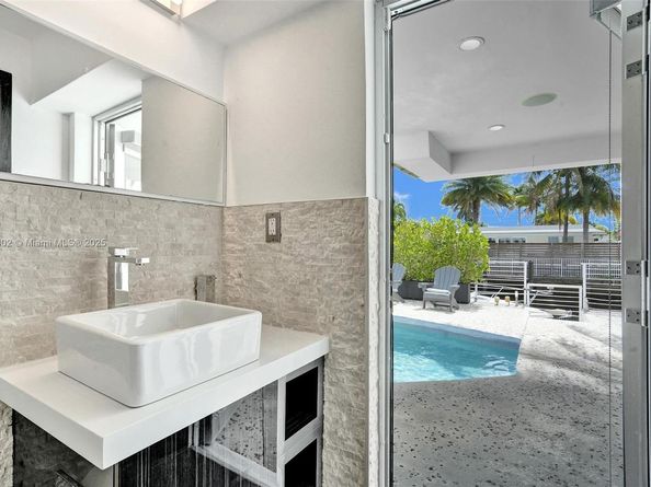 2612 Key Largo Ln, Fort Lauderdale FL 33312