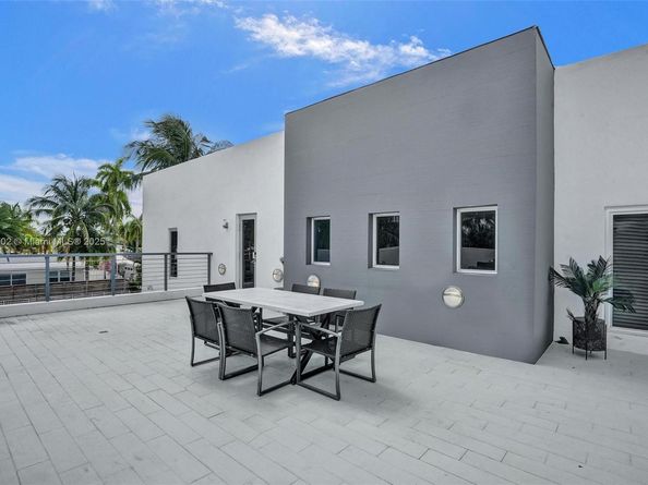 2612 Key Largo Ln, Fort Lauderdale FL 33312