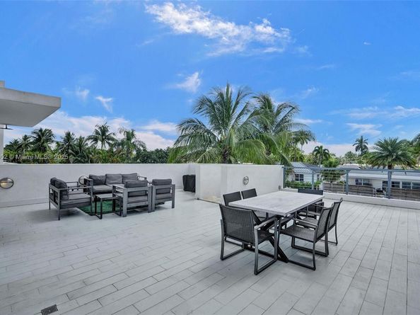 2612 Key Largo Ln, Fort Lauderdale FL 33312