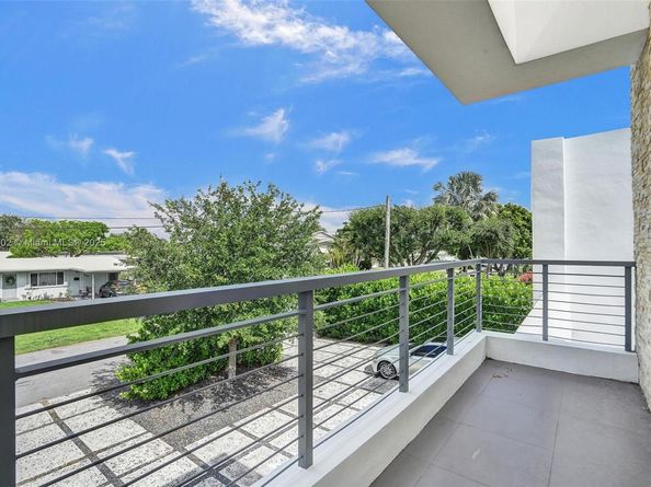 2612 Key Largo Ln, Fort Lauderdale FL 33312