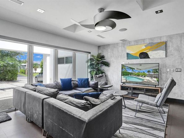 2612 Key Largo Ln, Fort Lauderdale FL 33312