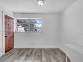 2166 NW 18th St, Miami FL 33125