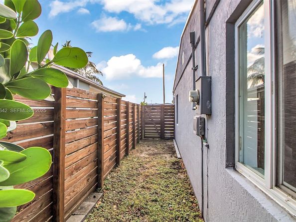 201 NW 51st Ct, Oakland Park FL 33309