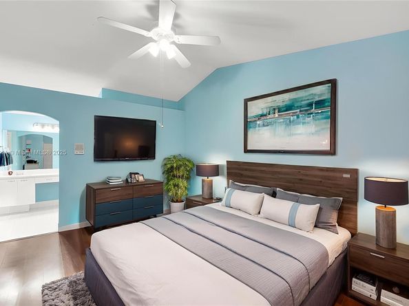 1046 Satinleaf St, Hollywood FL 33019