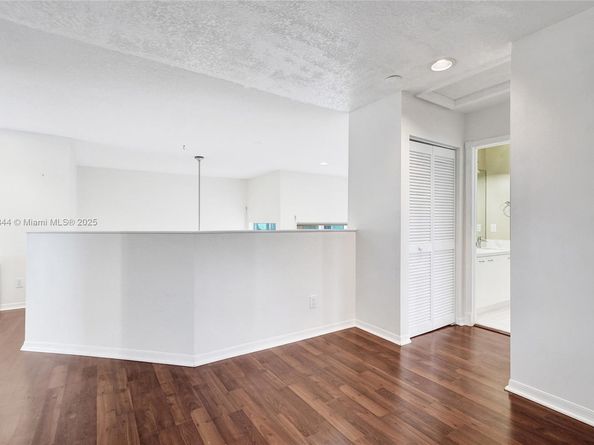 1046 Satinleaf St, Hollywood FL 33019