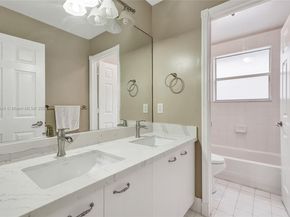 1046 Satinleaf St, Hollywood FL 33019