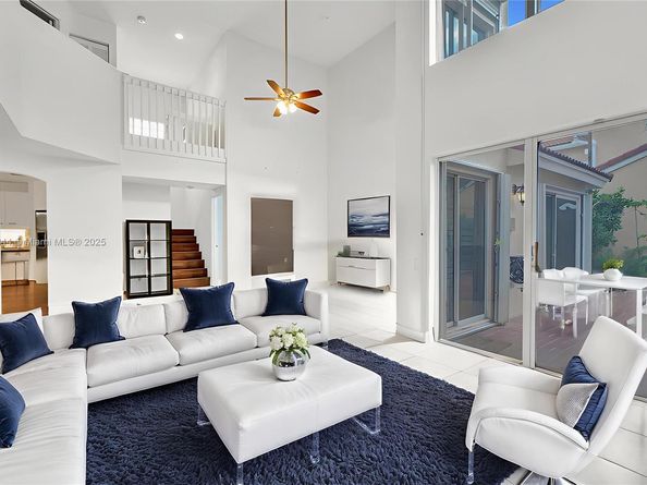 1046 Satinleaf St, Hollywood FL 33019