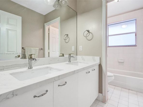 1046 Satinleaf St, Hollywood FL 33019