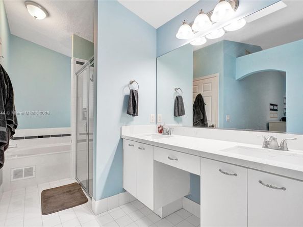 1046 Satinleaf St, Hollywood FL 33019