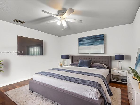 1046 Satinleaf St, Hollywood FL 33019