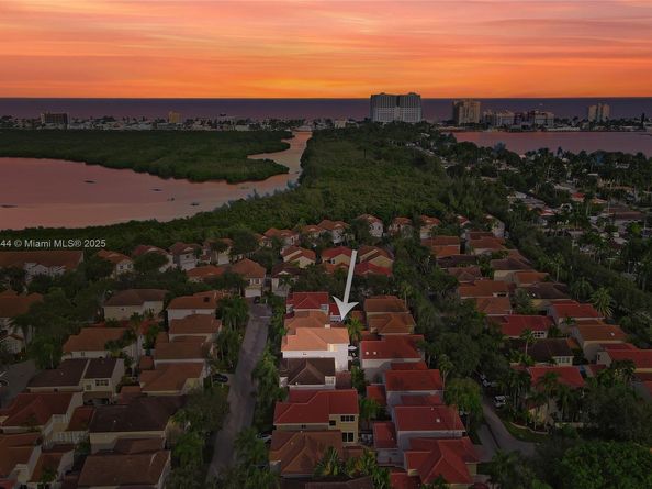 1046 Satinleaf St, Hollywood FL 33019