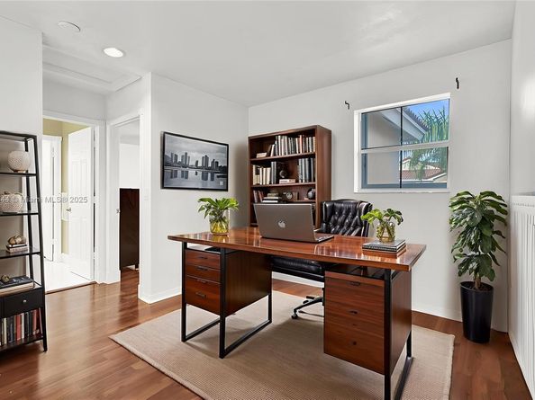 1046 Satinleaf St, Hollywood FL 33019